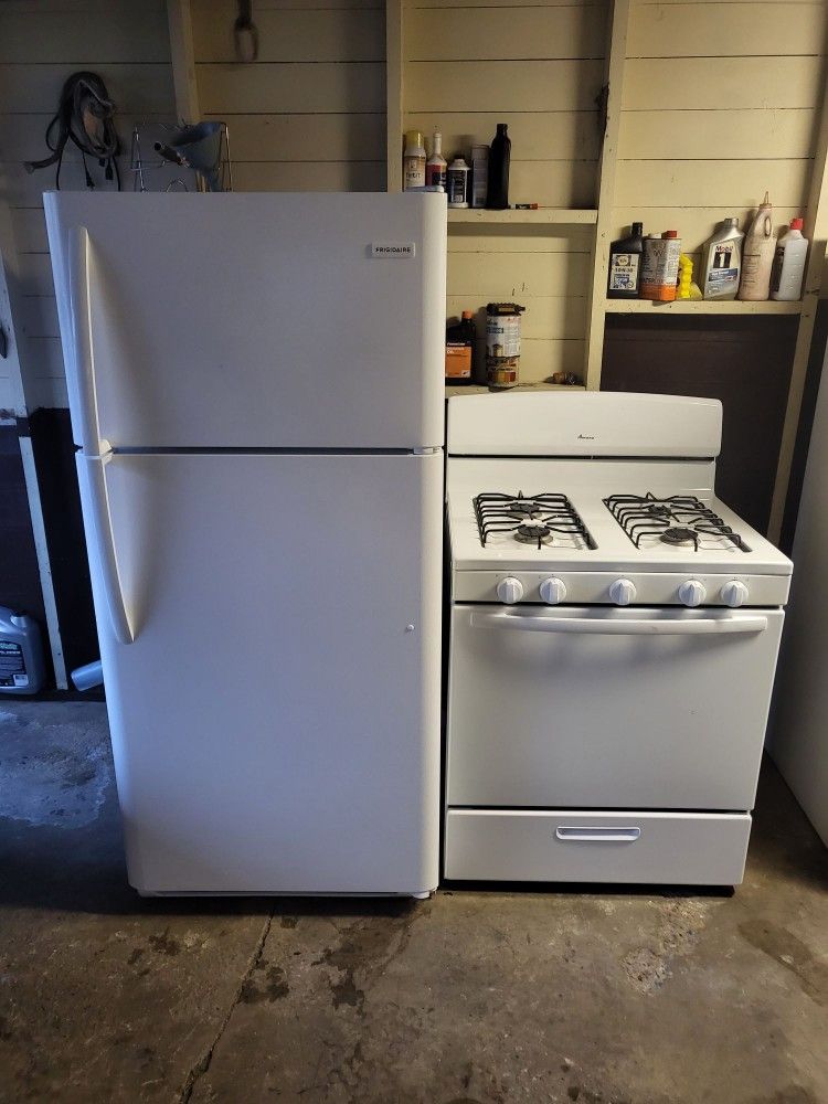 Frigidaire Refrigerator And Gas Stove 
