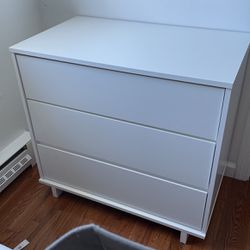 3 drawer white dresser like new