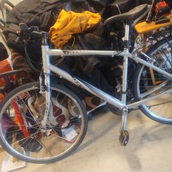 17 in frame Cannondale Q6 27in wheels new bontrager seat