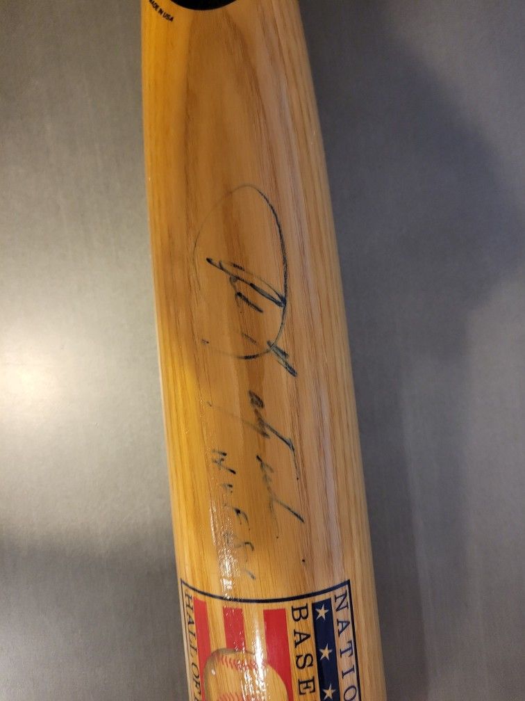 Autographed YAZ BAT EXCELLENT CONDITION