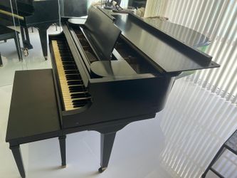 Chickening Baby Grand Piano Ebony Finish