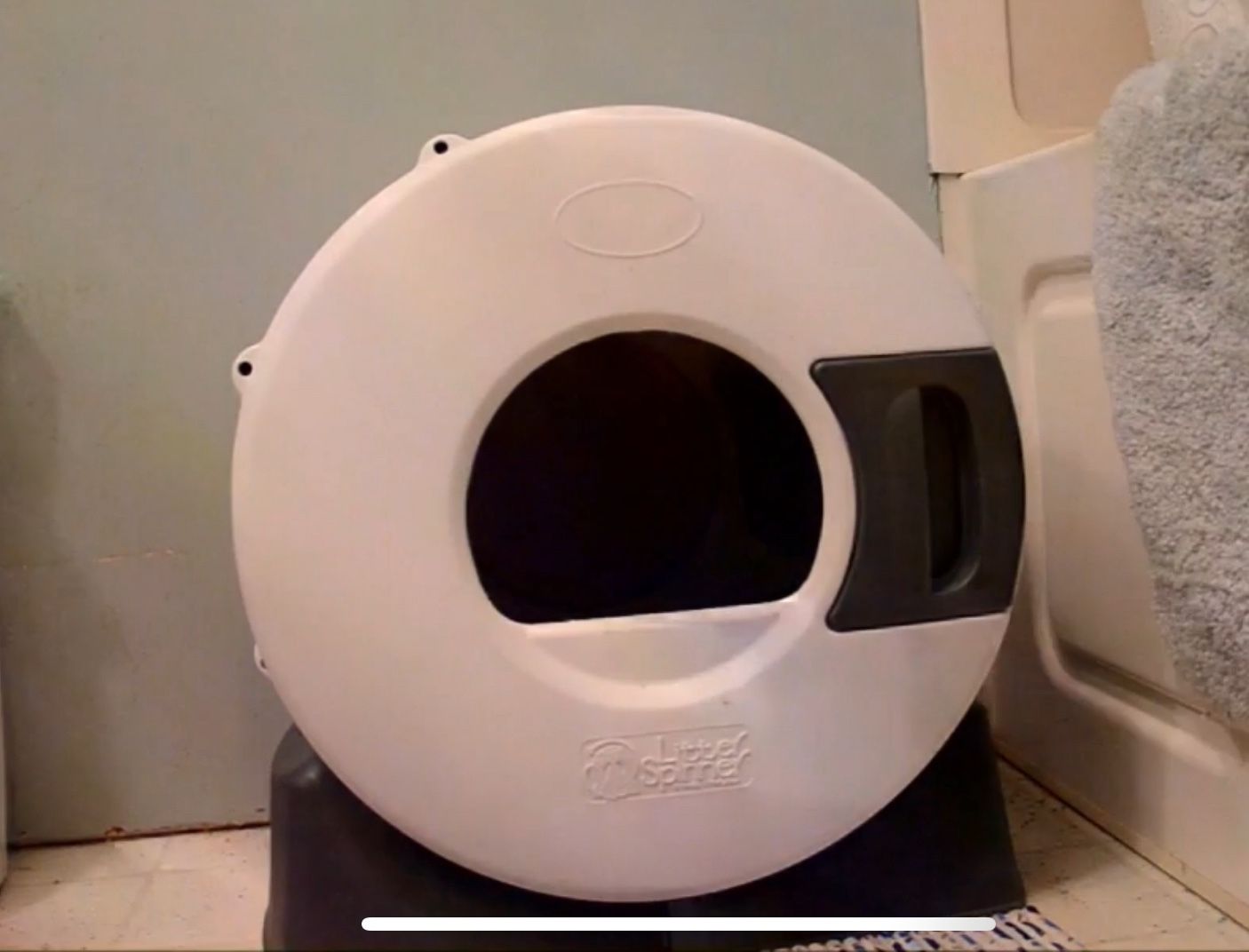 Compact Litter Box (spinner) $25