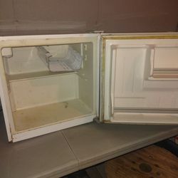 Small Fridge.. Works Great Just Needs Some Repair..But Cheap $10 Pick Up In Selden..
