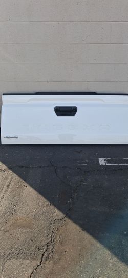 2024 to 2026 TOYOTA TACOMA TAILGATE