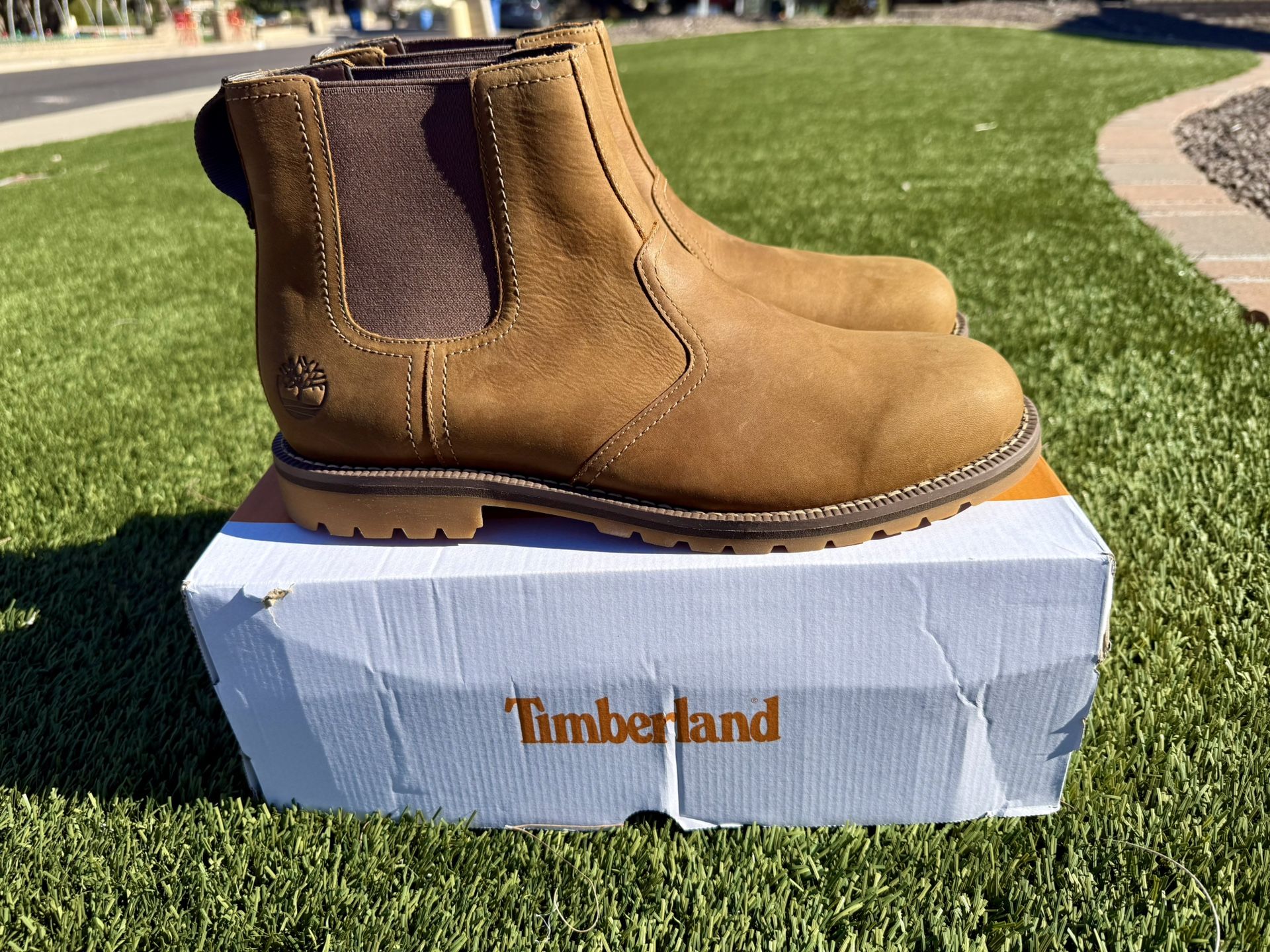 Timberland Men's Larchmont Mid Chelsea Boots Wheat Size 12, NEW in box