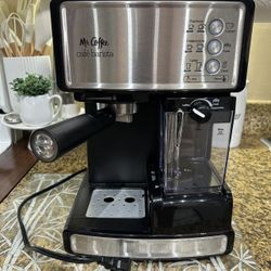 Coffee machine ( barely used, like new)