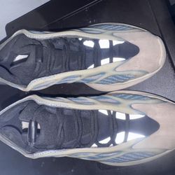 ADIAS Yeezy 700 V3 SIZE 9M