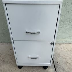 Rolling File Cabinet NO KEY