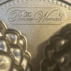pioneer woman flower shaped bundt cake pans 
