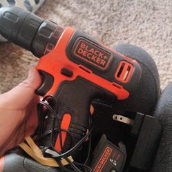 Black & Decker Lithium 12 Volt Cordless Drill With Charger