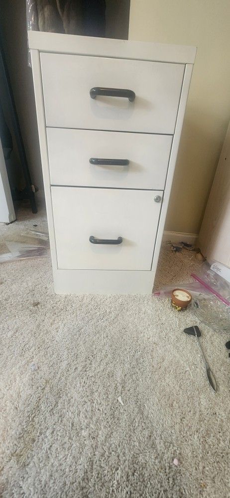 3 drawer File Cabinet