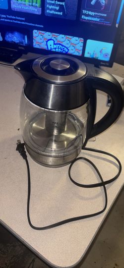 Chefman 1.8 liter glass electric kettle