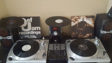 Numark DJ turntables!