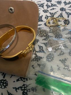 Women’s jewelry