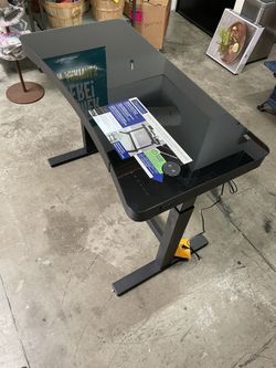 Tresanti adjustable outlet height desk black