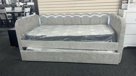 Daybed Twin Size. 🚚WE DELIVER🚚