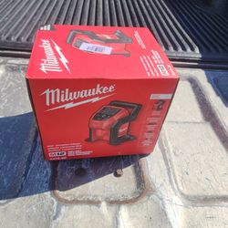 Milwaukee
M12 12-Volt Lithium-Ion Cordless Electric Portable Inflator (Tool-Only)