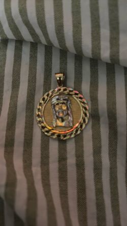 Jesus Head Men's 10K Gold Round