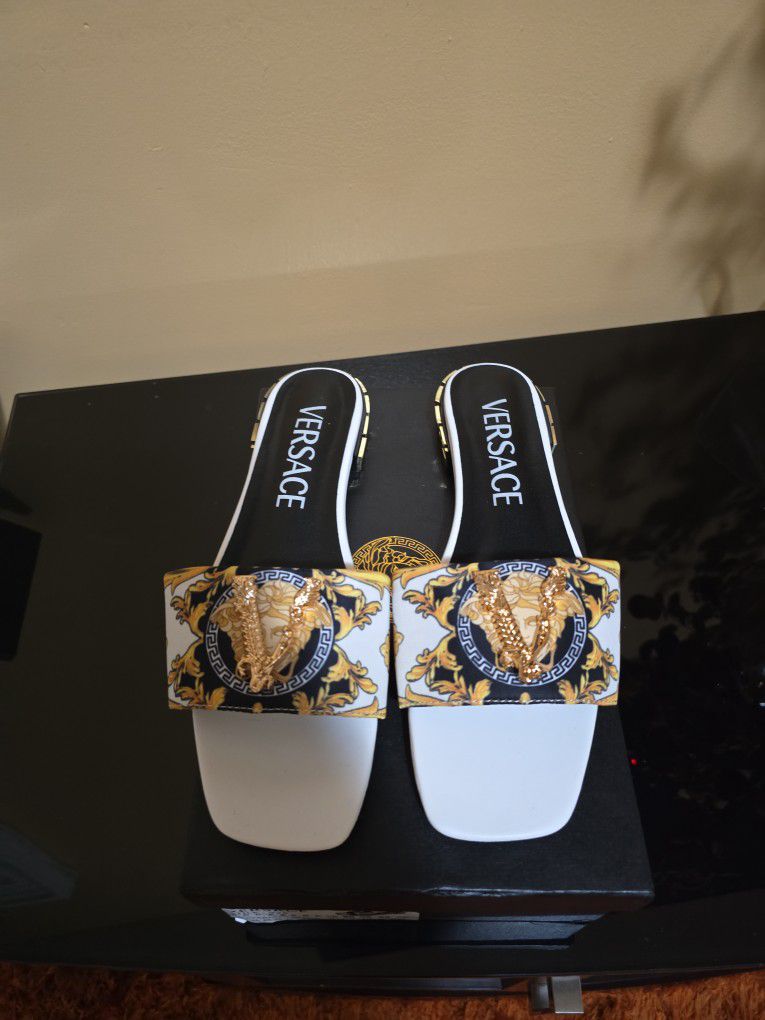 Versace Slippers Price Negotiable 