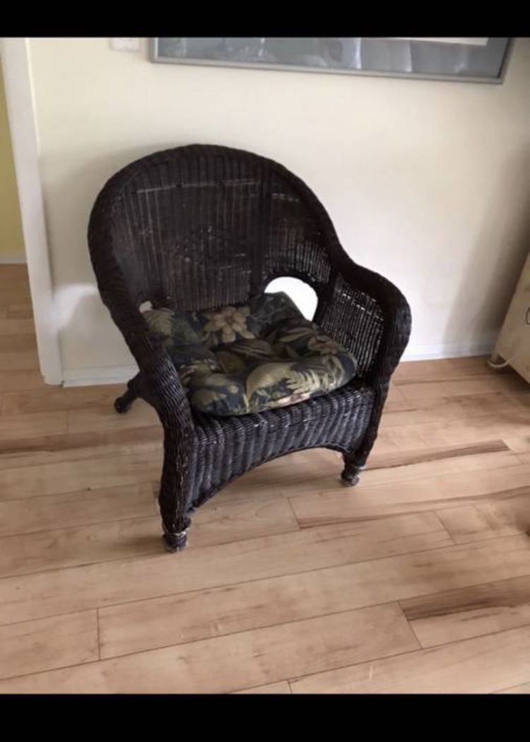 Wicker Chair With Cushion