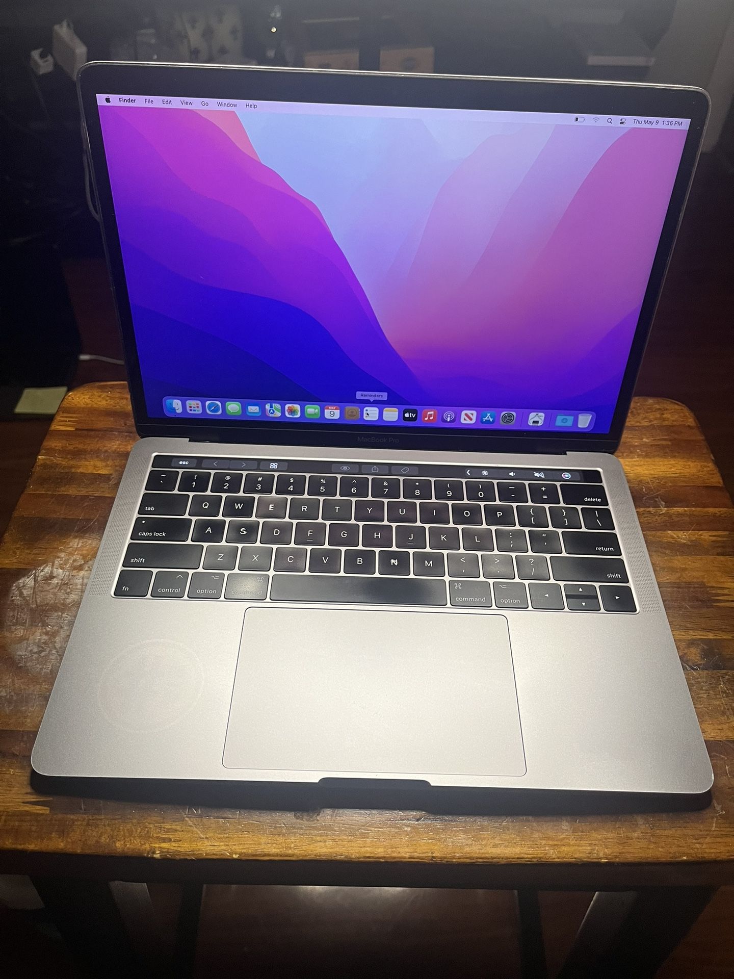 2016 MACBOOK PRO 13" TOUCHBAR 2.9 GHz QUADCORE i5 16GB 512GB CYCLE LOW COUNT 228 COMES WITH CHARGER