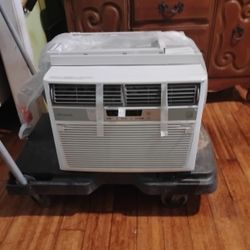 AC  Frigidaire Window Unit 10,000 BTU Brand New