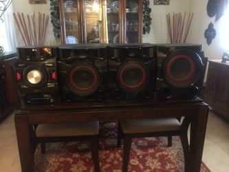 Stereo system with three large speakers