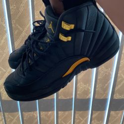 Black And Gold Jorden 11’s