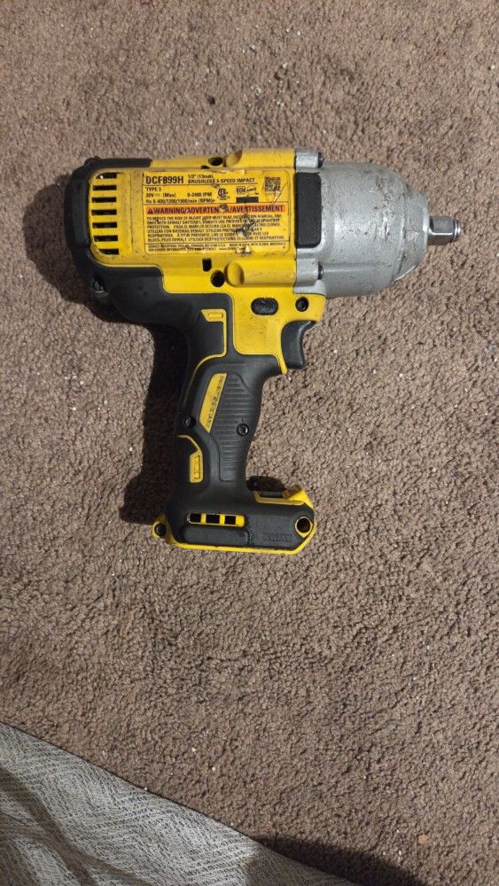 DEWALT 20V MAX XR Brushless High Torque 1/2 in. Impact Wrench (model DCF899H)