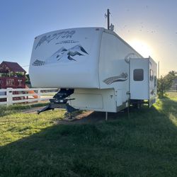 2005 Keystone Raptor 3512 Toy hauler