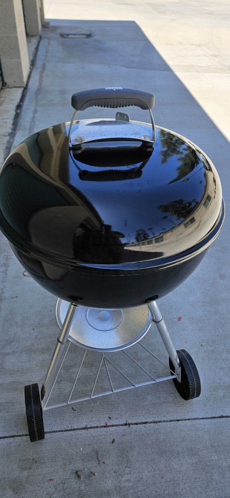Never Used 18' Weber Kettle BBQ Grill 