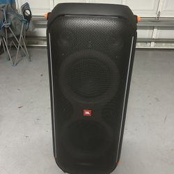 JBL Party Box 710 New (4 Months Used)