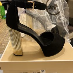 Zapatilla Michael Kors Size 7.5 M