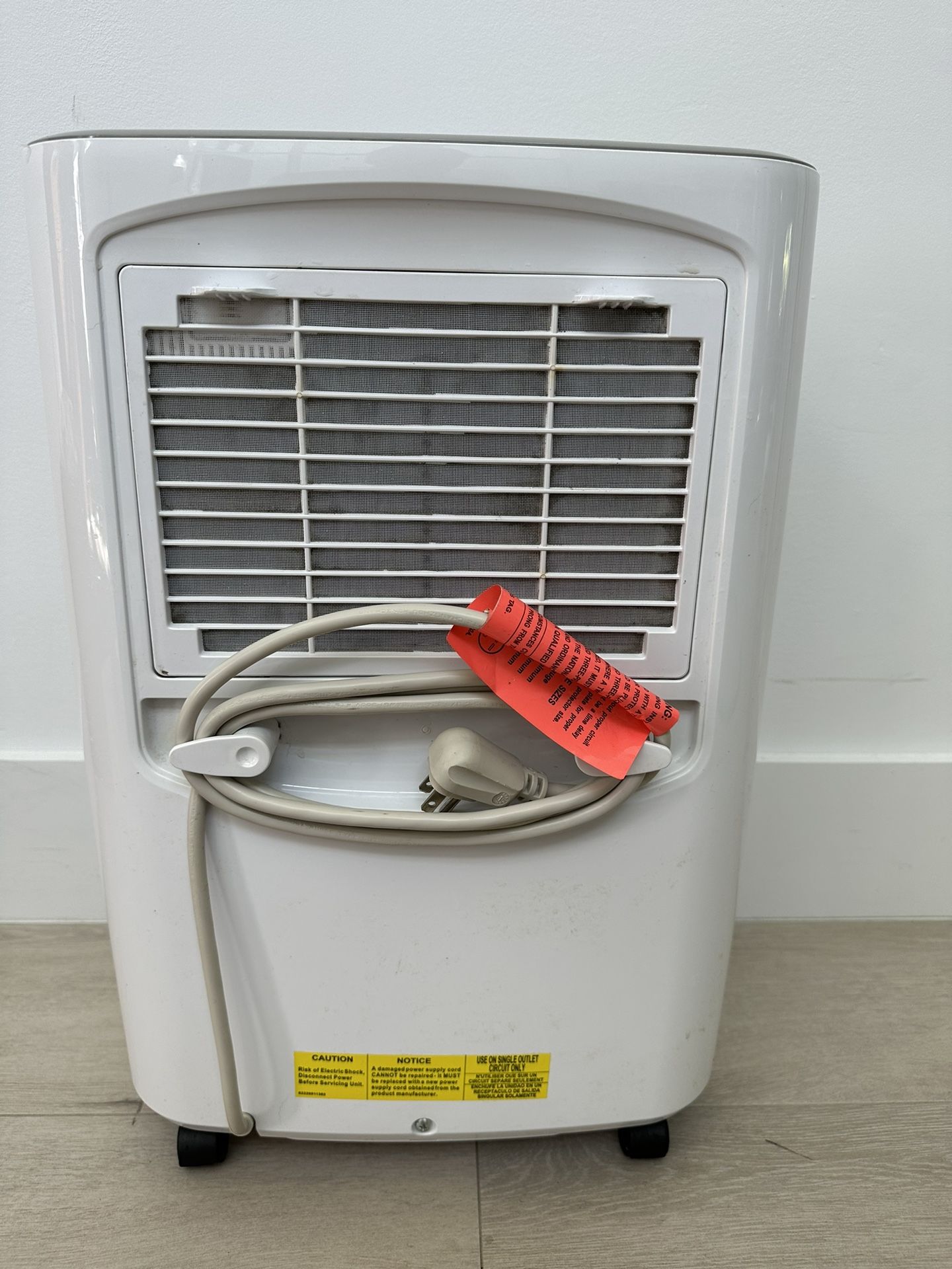 Frigidaire 30Pint Dehumidifier White ModelFFAD3033R1 for Sale in