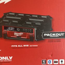 MILWAUKEE M18 Packout Radio+charger 