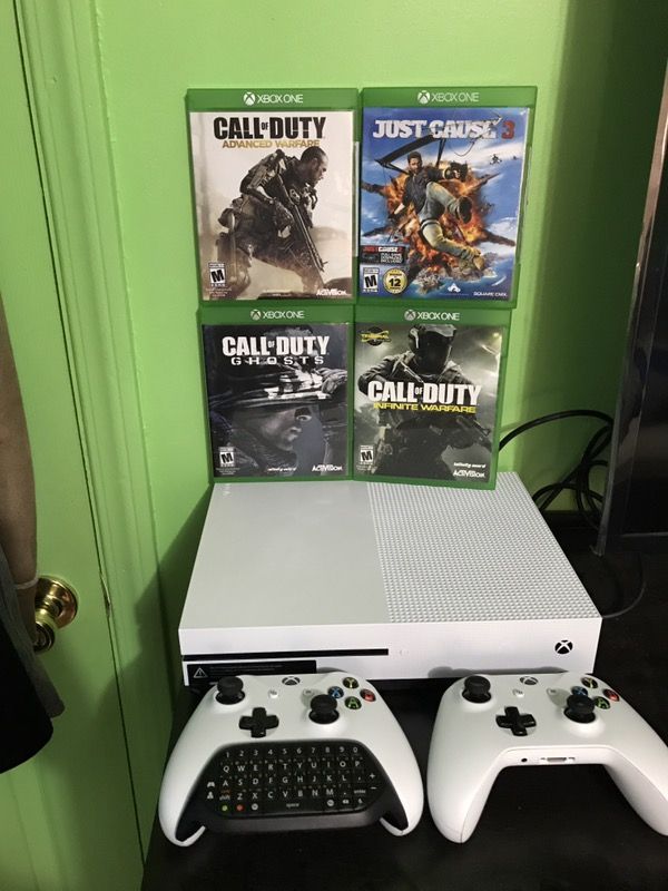 Glacier White Microsoft Xbox one S 500gb MineCraft Bundle with extras