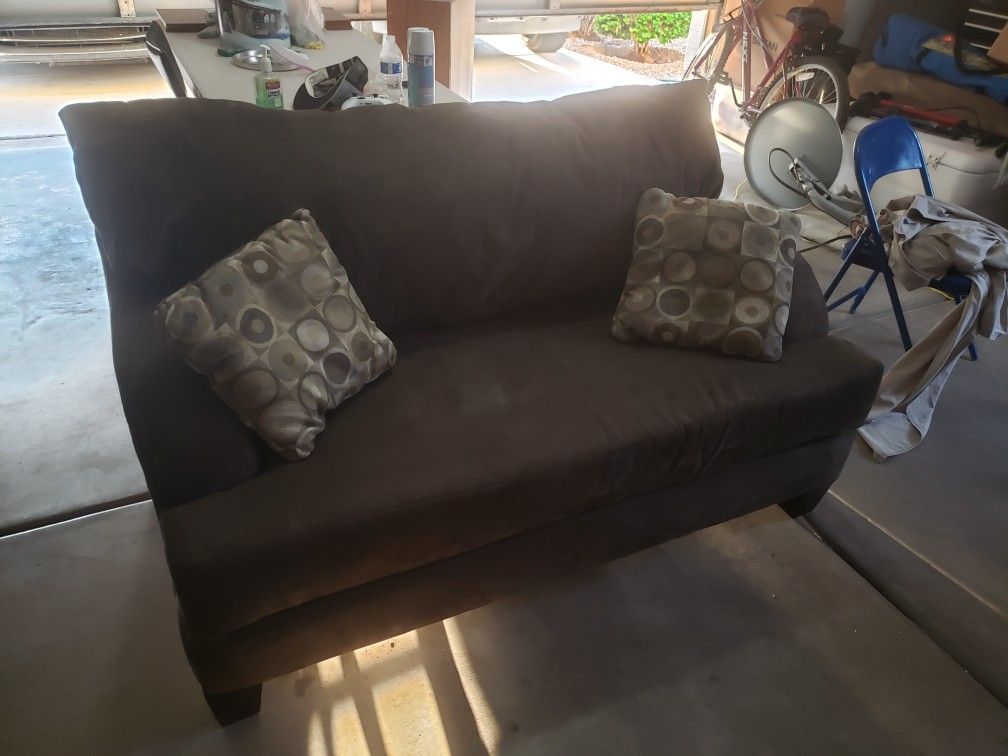 COUCH IN MINT CONDITION