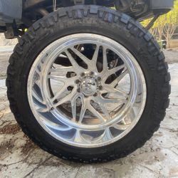 Like New NITTO TRAIL GRAPPLER M/T 40x15.5x26
