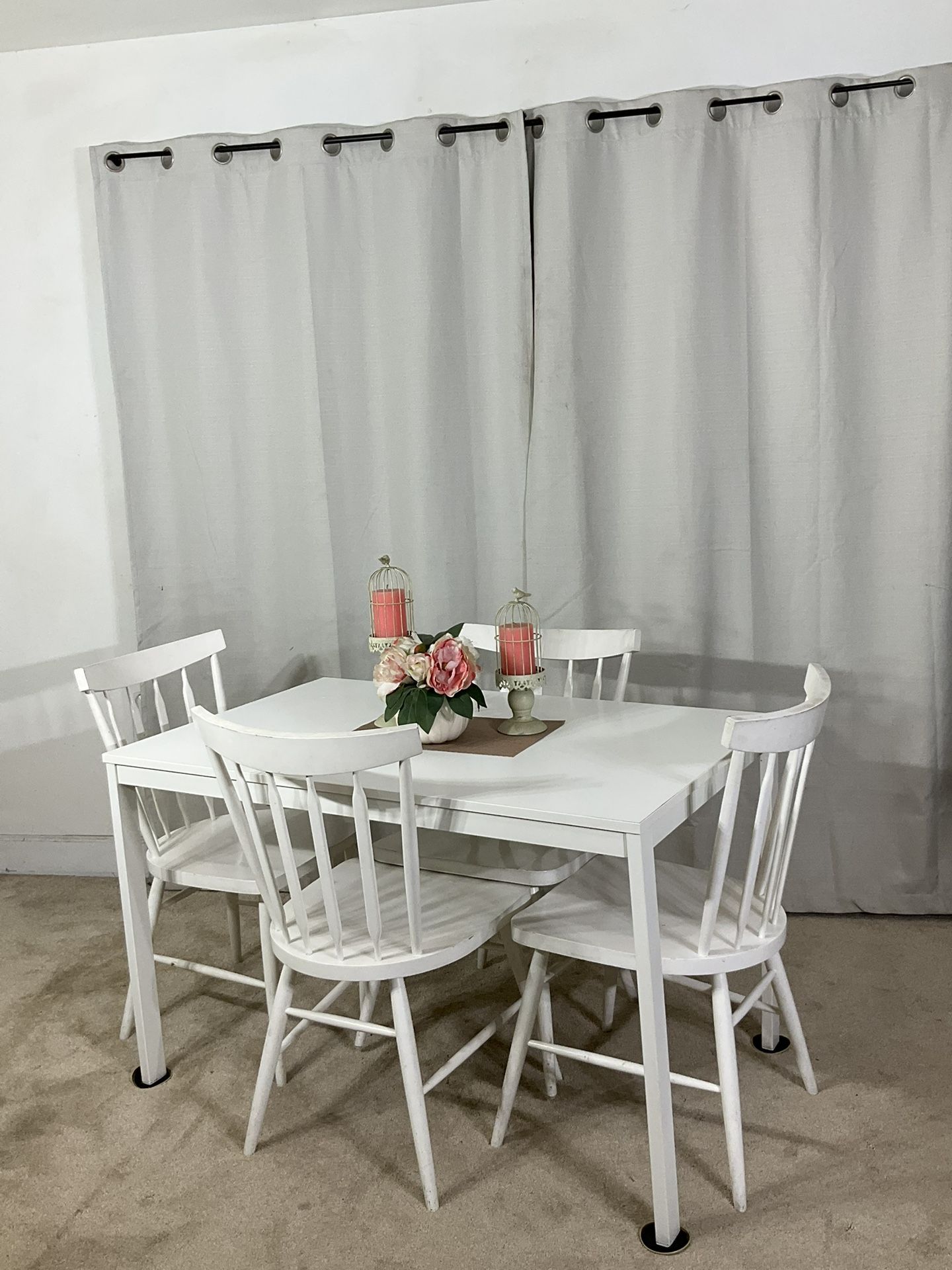 White Extendable Dining Table & 4 Windsor Chairs PERFECT FOR ENTERTAINING EVEN WHEN THERE’S NOT MUCH SPACE!