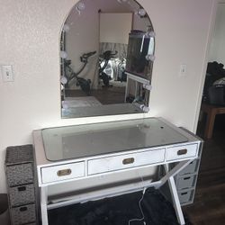 Vanity desk & Mirror 