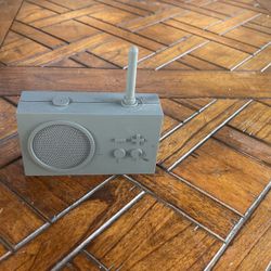 Lexon Wireless Bluetooth Speaker And Radio