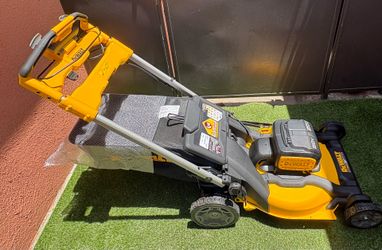 DEWALT 2x20V MAX 21 in. Self Propelled Lawn Mower (TOOL ONLY)