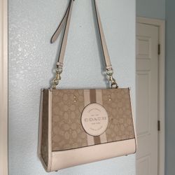 COẠCH Dempsey Carryall Bag In Signature