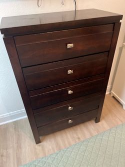Transitional-style 5-drawer Chester / Dresser