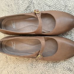 Brand New Dansko Shoes Size 42- Maryjanes