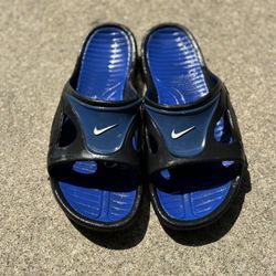 Nike First String Slides
