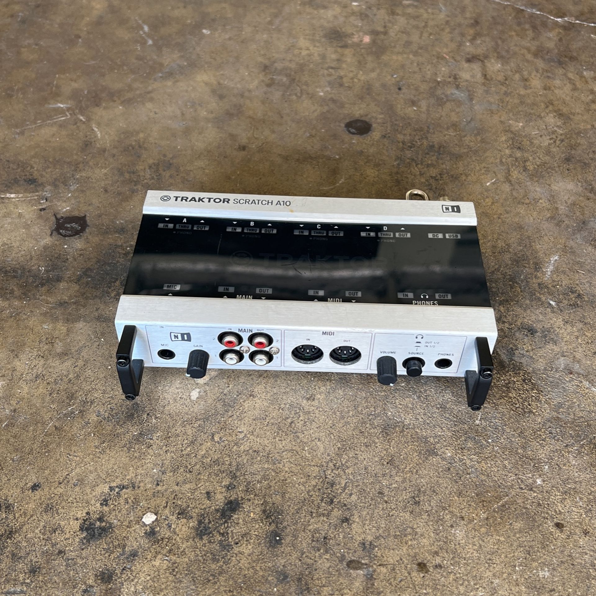 Traktor A10 Audio Interface