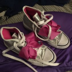 Lnew Kids converse tennis shoes only $15