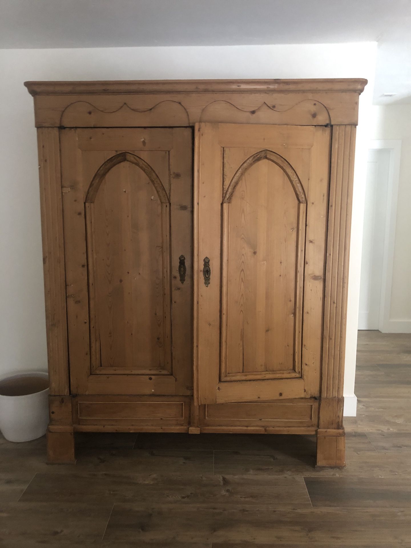 Antique Armoire (adjustable shelves, key for doors)