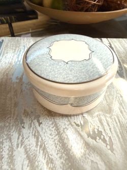 Wedgwood "Venice" 4" Ring Trinket Box Fine Bone China   Elegant ceramic trinket box with a blue and white speckled pattern. This round container has a